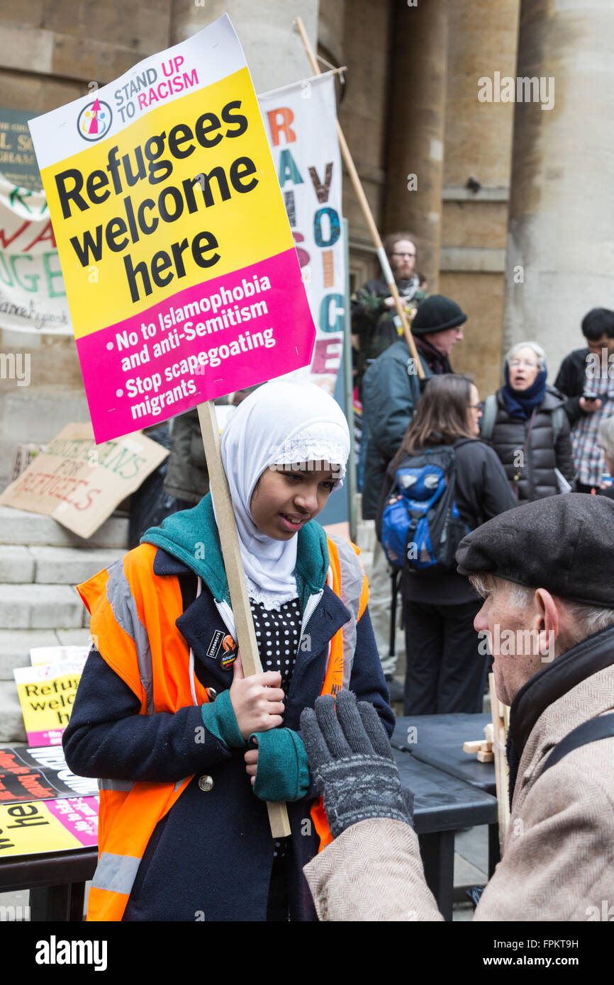 Londres, Royaume-Uni. 19 mars 2016. Des milliers de manifestants sont descendus dans la rue pour manifester en solidarité avec les réfugiés et contre le racisme. Crédit : Images éclatantes/Alamy Live News Banque D'Images