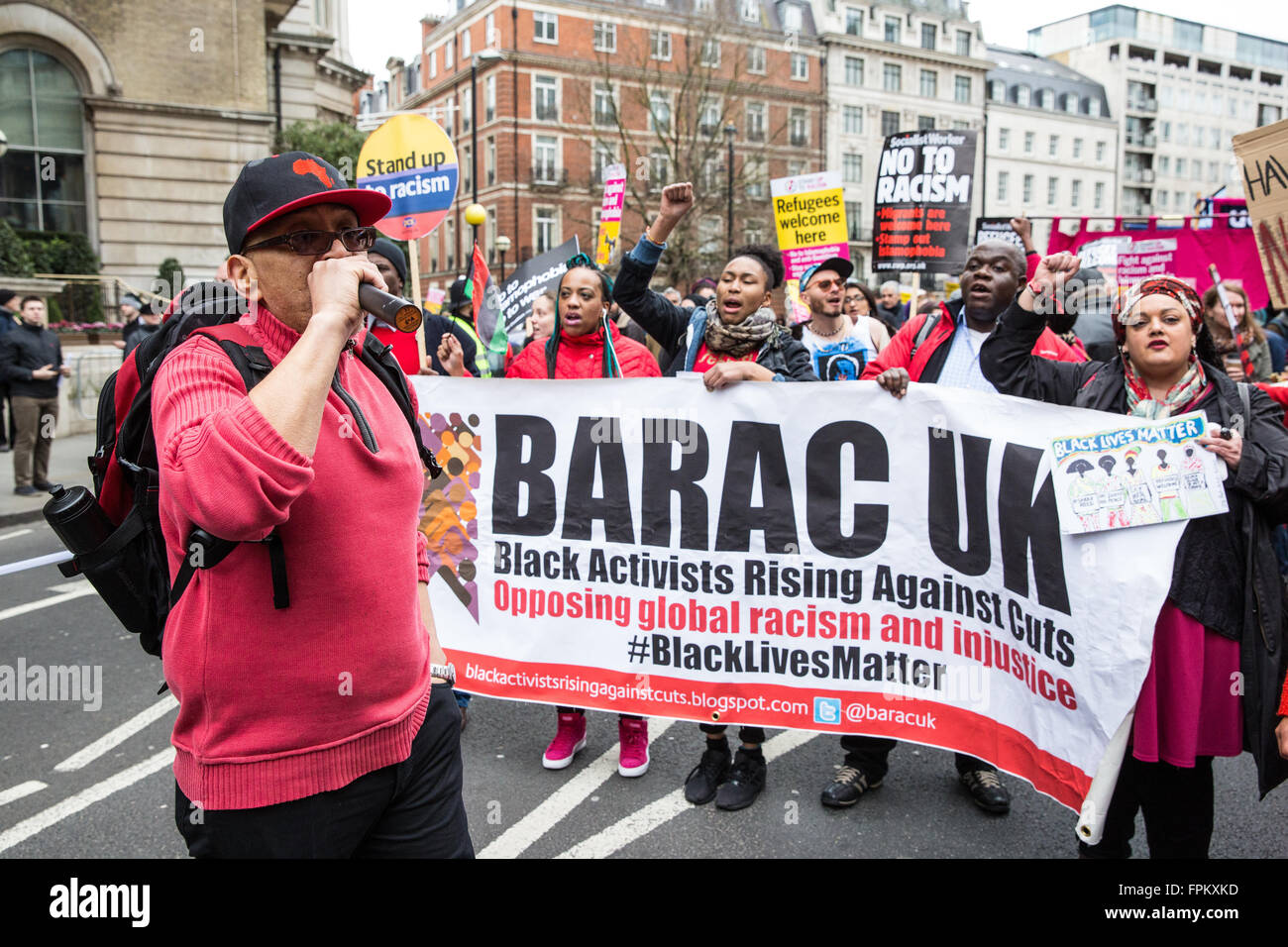 Londres, Royaume-Uni. 19 mars, 2016. Lee avec Jasper de militants activistes noirs contre les coupures à la hausse sur le stand jusqu'au racisme mars à Londres. Credit : Mark Kerrison/Alamy Live News Banque D'Images
