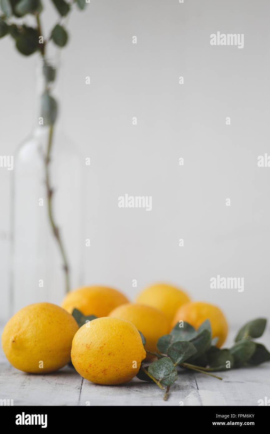 Citrons sur la table Banque D'Images