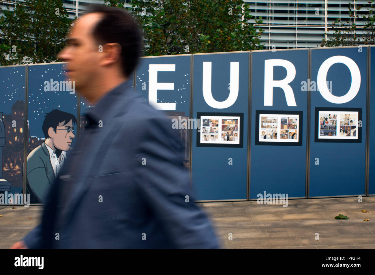 Symbole de la bande dessinée euro dans un mur près de bâtiment du Parlement européen à Bruxelles. Quartier européen, Bruxelles, Belgique. L'Qua Banque D'Images