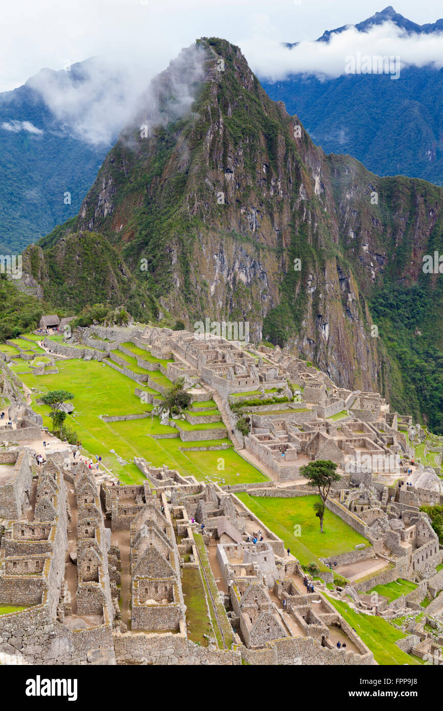 Vue sur le Machu Picchu et Huayna Picchu (Wayna Picchu ou Wayna Pikchu) randonnée au Pérou Banque D'Images