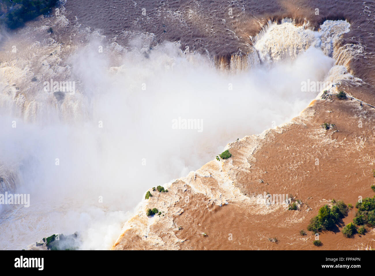 Vue aérienne de la gorge du diable (Garganto do Diabo) aux chutes d'Iguacu/Iguassu/Iguazu à la frontière de l'Argentine et du Brésil, en Amérique du Sud Banque D'Images