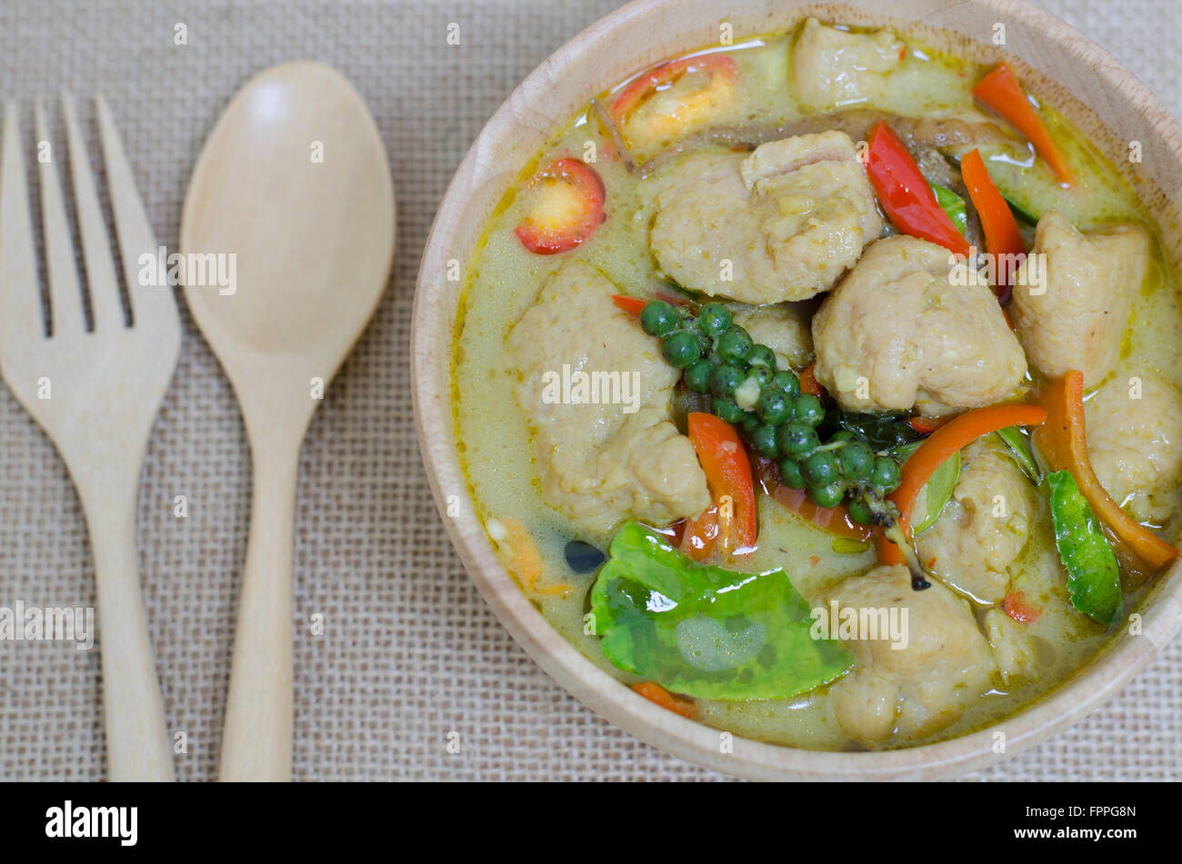 Poisson au curry vert boules est la cuisine thaïlandaise. Banque D'Images