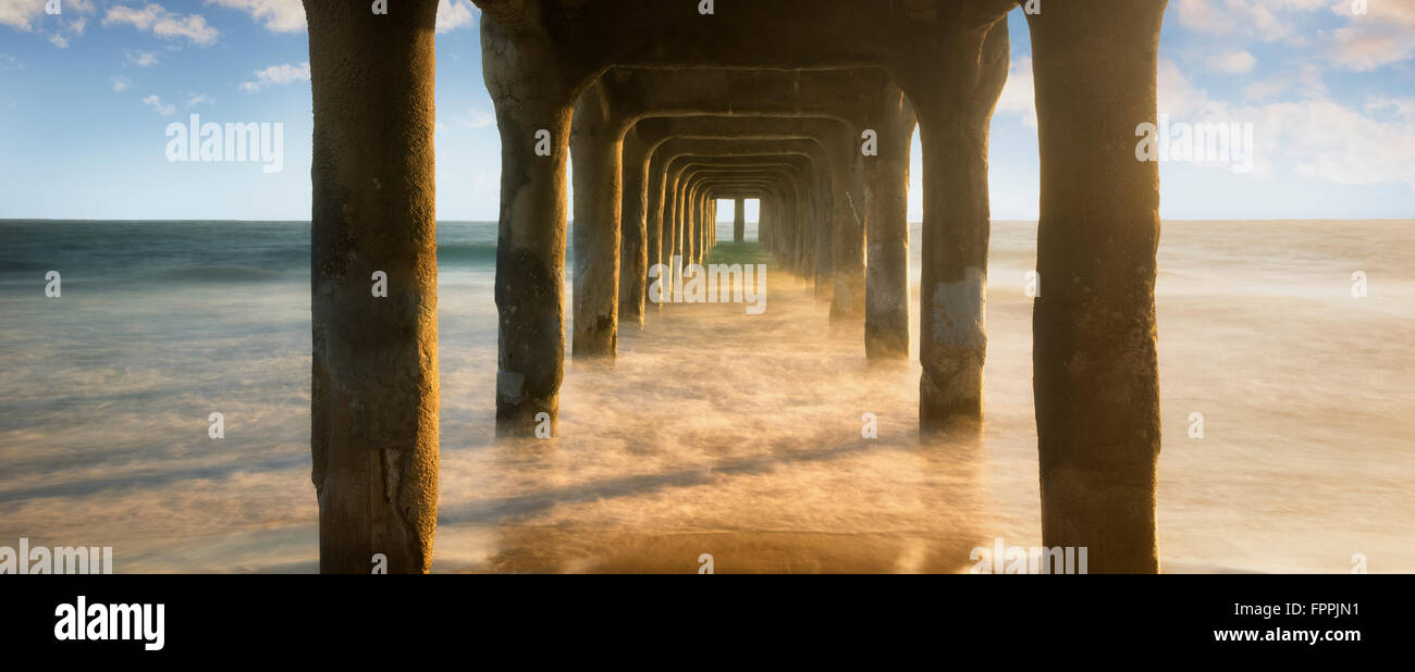 Manhattan Beach Pier au coucher du soleil. Manhattan Beach, Californie Banque D'Images