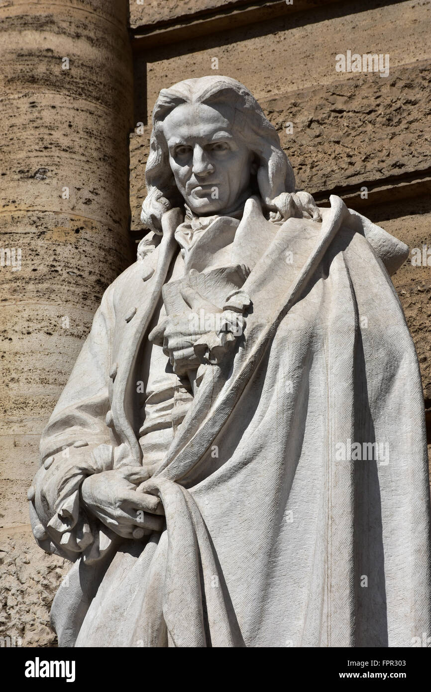 Détail de Giambattista Vico en statue devant Rome Ancien Palais de Justice. Un philosophe italien Banque D'Images