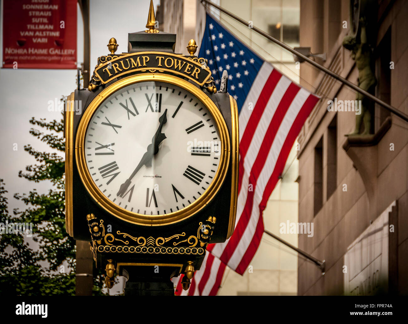 Réveil à l'extérieur de Trump Tower, 5e Avenue, New York, USA. Banque D'Images