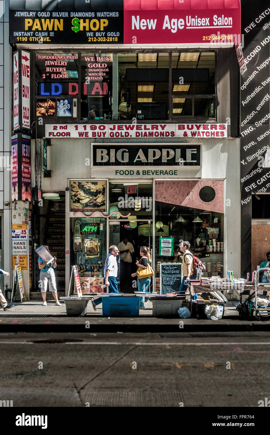 Peu de magasins discount, New York City, USA Banque D'Images