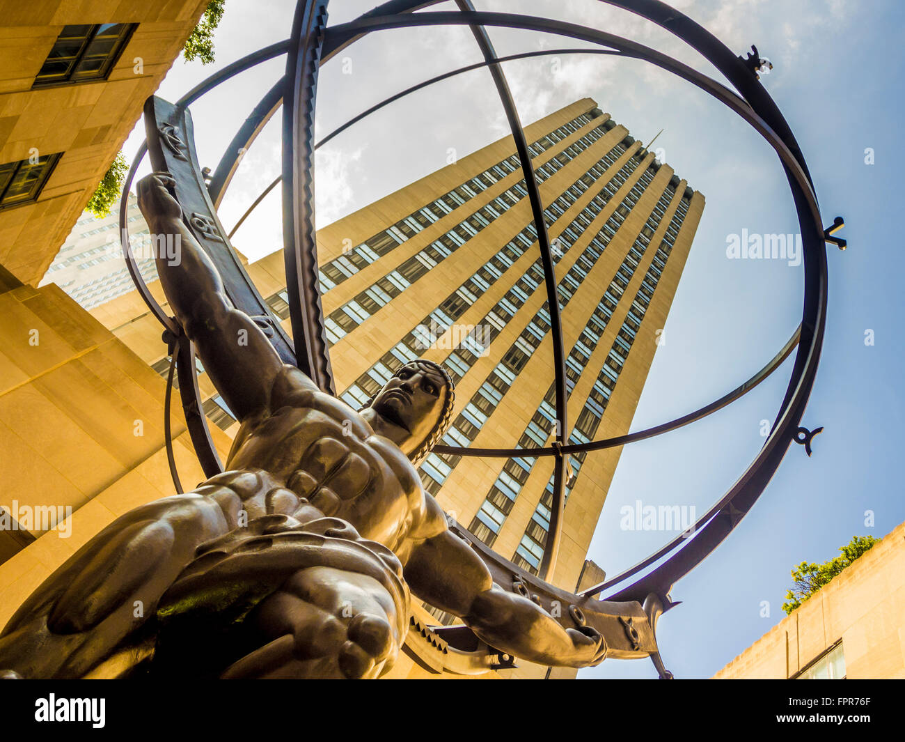 Sculpture à l'extérieur de Rockefeller Center, New York, USA. ATLAS (1937) Lee Lawrie et Rene Paul Chambellan Banque D'Images