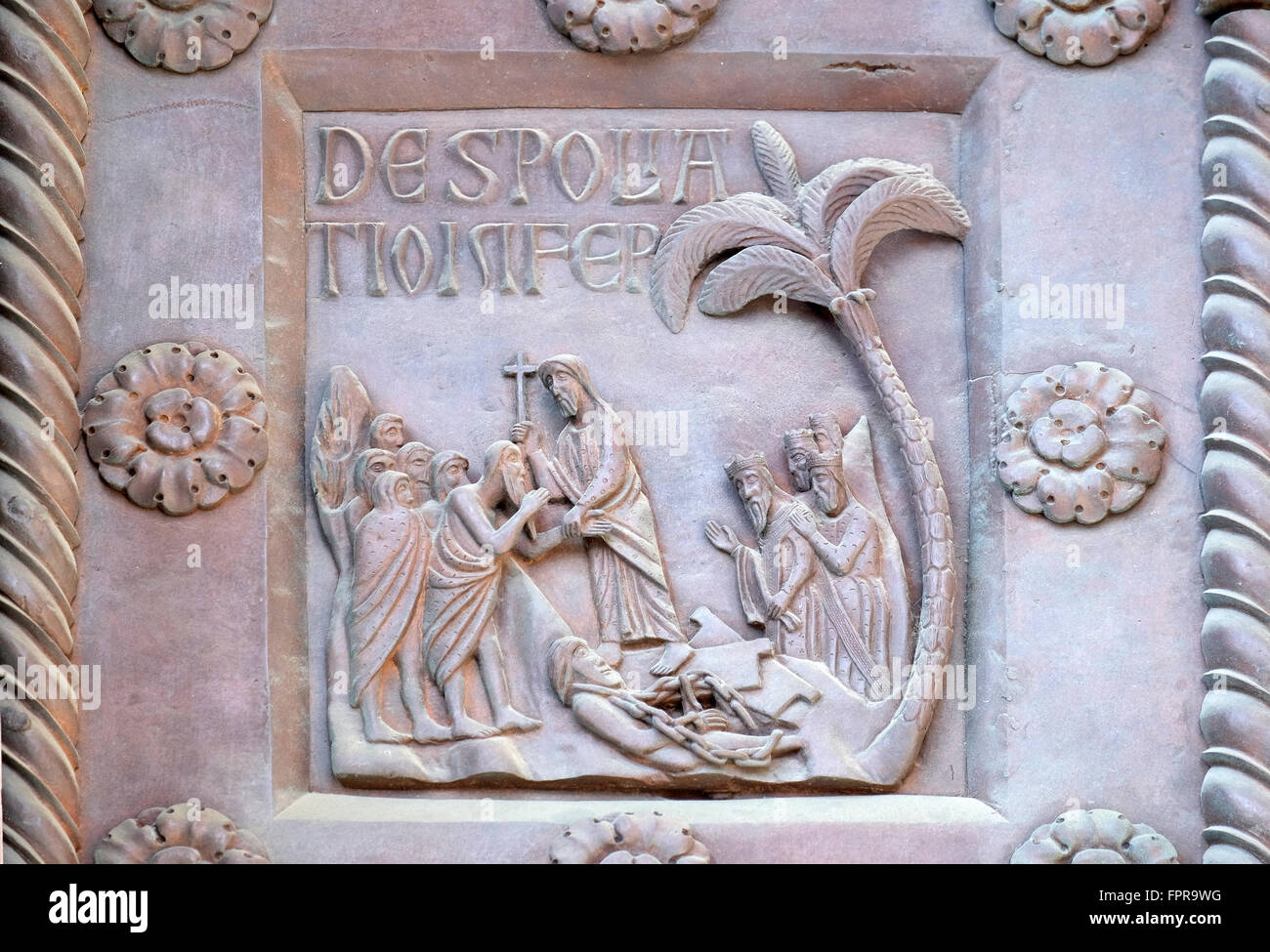 Détail de la porte San Ranieri de la cathédrale Sainte Marie de l'assomption de Pise, Italie Banque D'Images