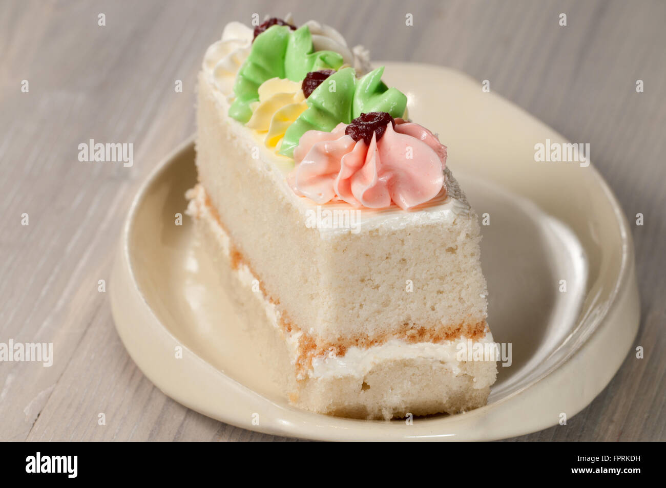 Angel cake aux fleurs crème, Close up Banque D'Images