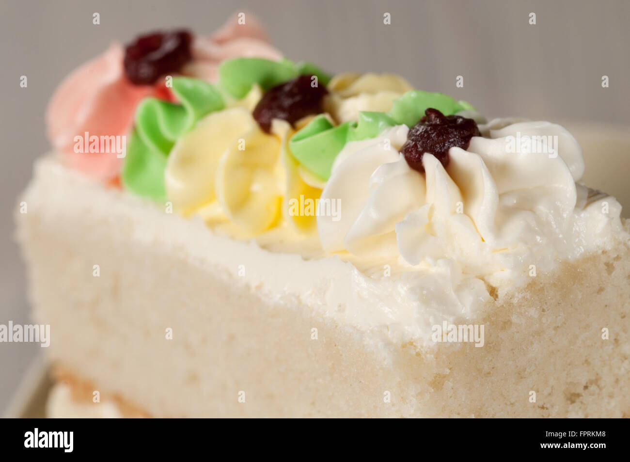 Angel cake aux fleurs crème, Close up Banque D'Images