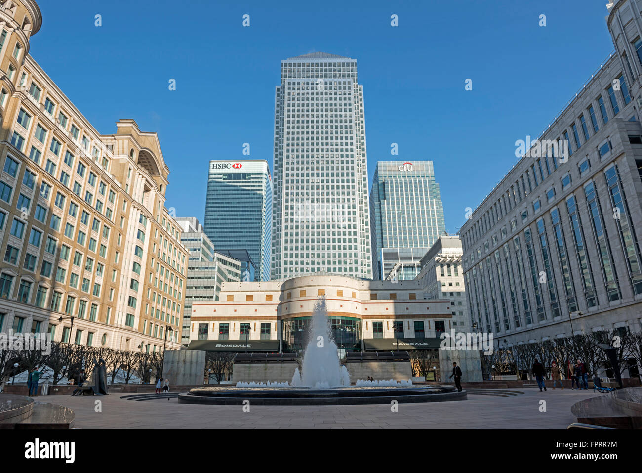 Vue du Square Cabot de siège de la HSBC, Citi Bank & One Canada Square, un jour ensoleillé, Canary Wharf, London, UK. Banque D'Images