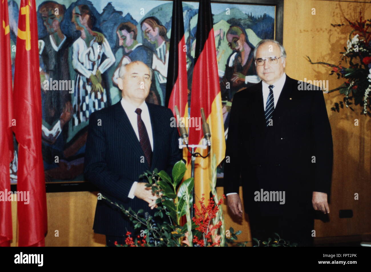 Président Michael Michail Gorbatchev nos hôte et Bundeskanzler Helmut Kohl lors d'une réunion dans le Bundeskanzleramt à Bonn, Allemagne, 1990 Banque D'Images