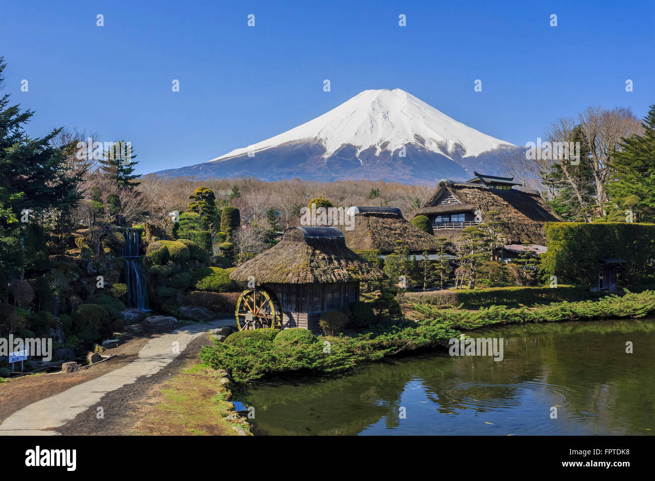 La montagne sacrée - Mt. Au printemps, le Japon Fuji Banque D'Images