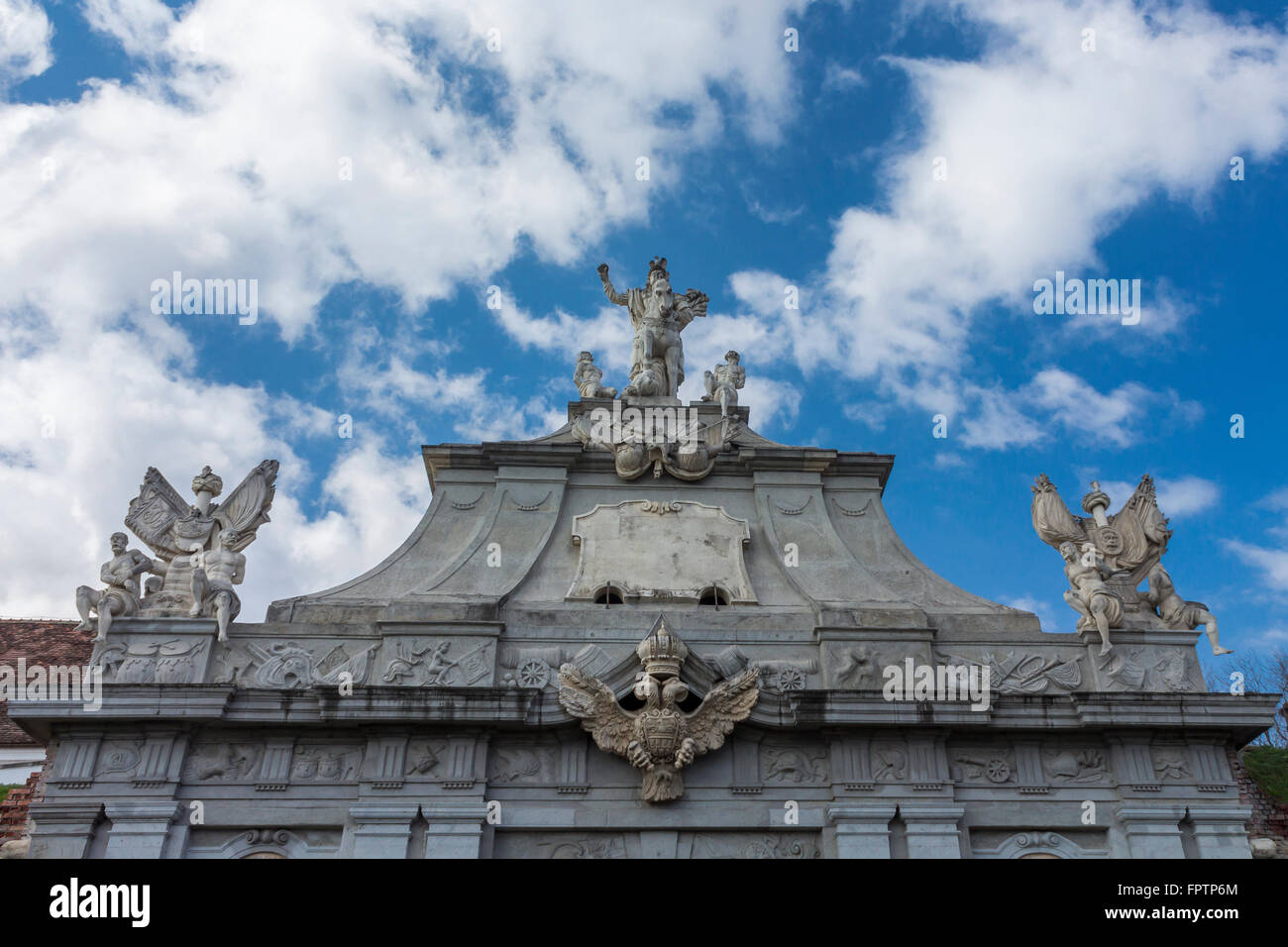 Statues sur la troisième porte de la Citadelle de Deva Banque D'Images