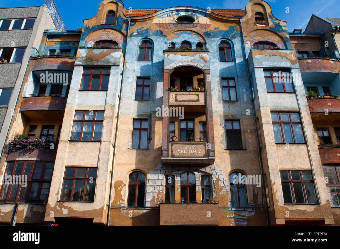 Hos Geldiniz Falckensteinstrasse 46, à Berlin, Allemagne, Europe. Vous trouverez cette belle maison peinte à l'extrémité ouest Banque D'Images