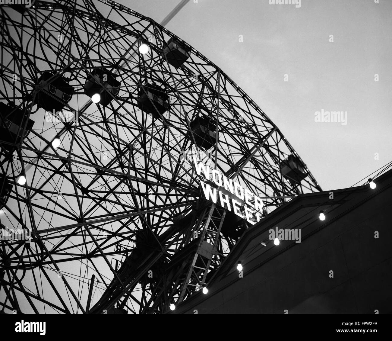 Années 1920 À JUSQU'À WONDER WHEEL MANÈGE CONEY ISLAND NEW YORK USA Banque D'Images