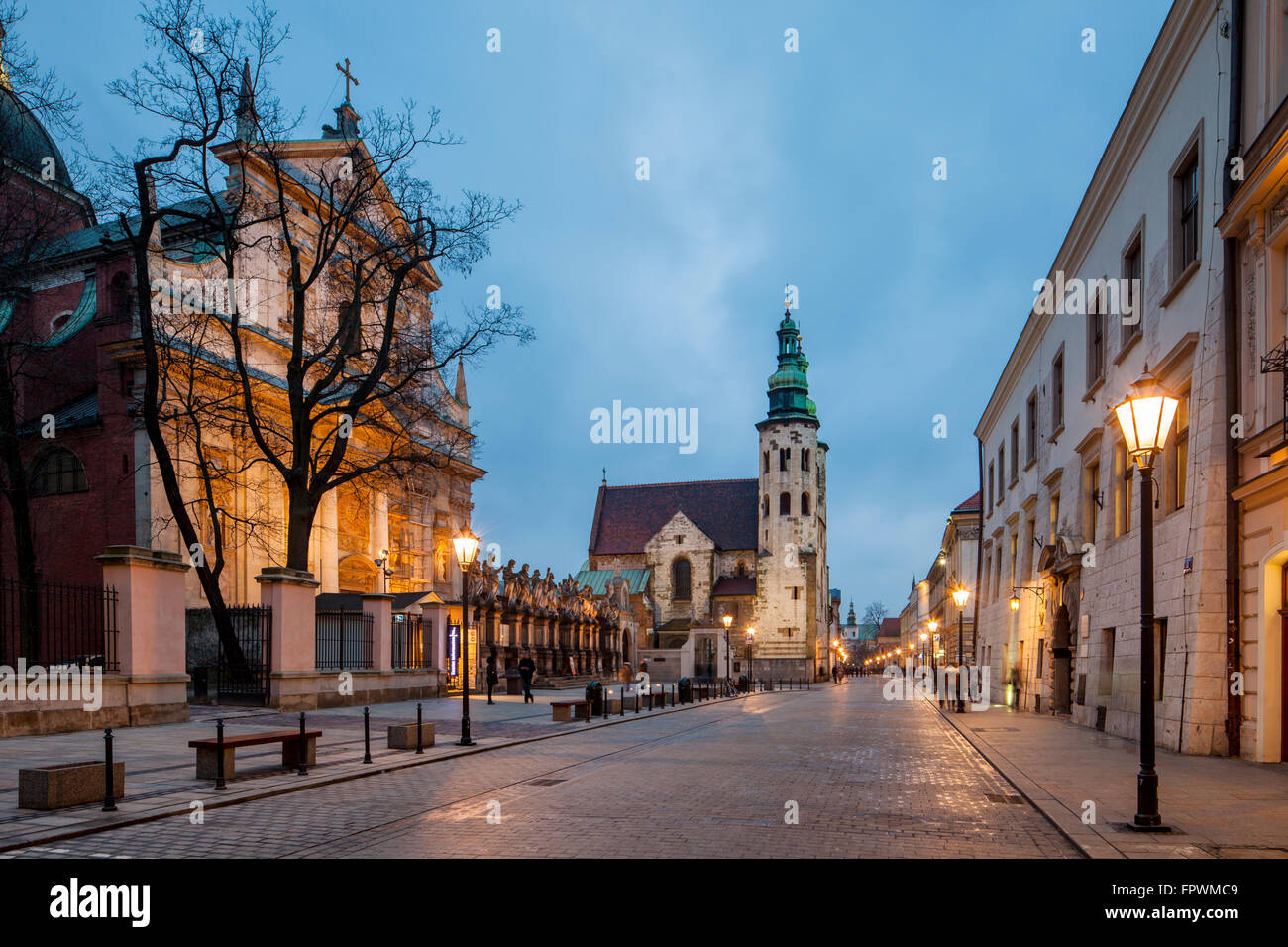 Soirée sur la rue Grodzka dans la vieille ville de Cracovie, Pologne. Banque D'Images