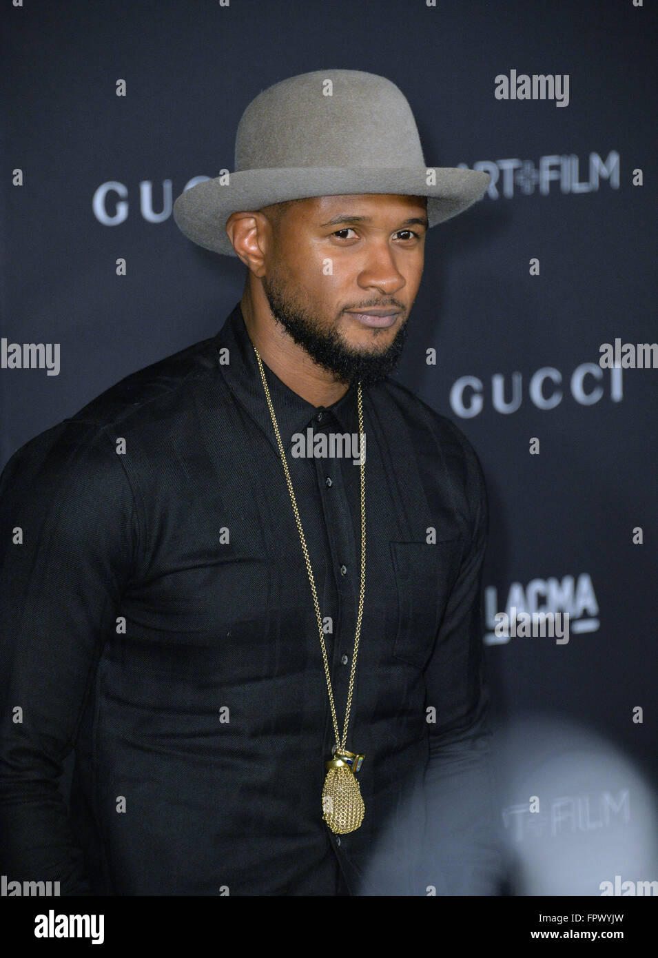 LOS ANGELES, CA - 7 NOVEMBRE 2015 : Usher au 2015 de l'Art LACMA +Film Gala à la Los Angeles County Museum of Art. Banque D'Images