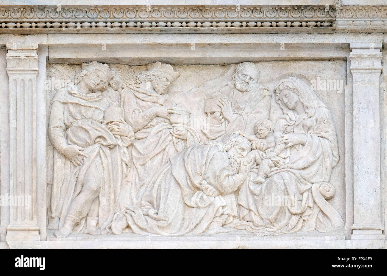 Scène de la nativité, l'Adoration des mages, les secours sur le portail de Saint Pétrone Basilique à Bologne, Italie Banque D'Images