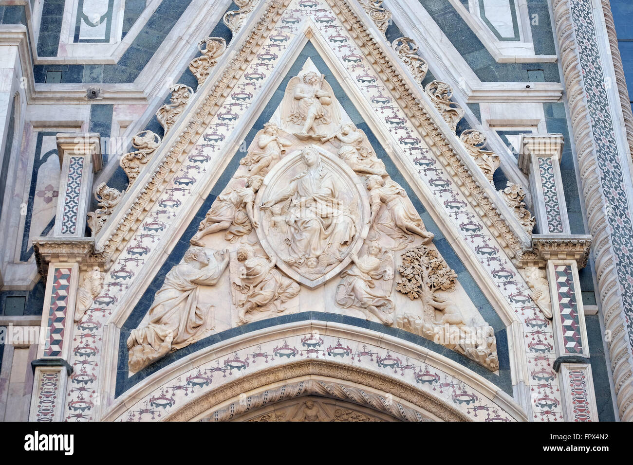 Madonna de la ceinture, portail de Cattedrale di Santa Maria del Fiore  (Cathédrale de Sainte Marie de la fleur), Florence, Italie Photo Stock -  Alamy