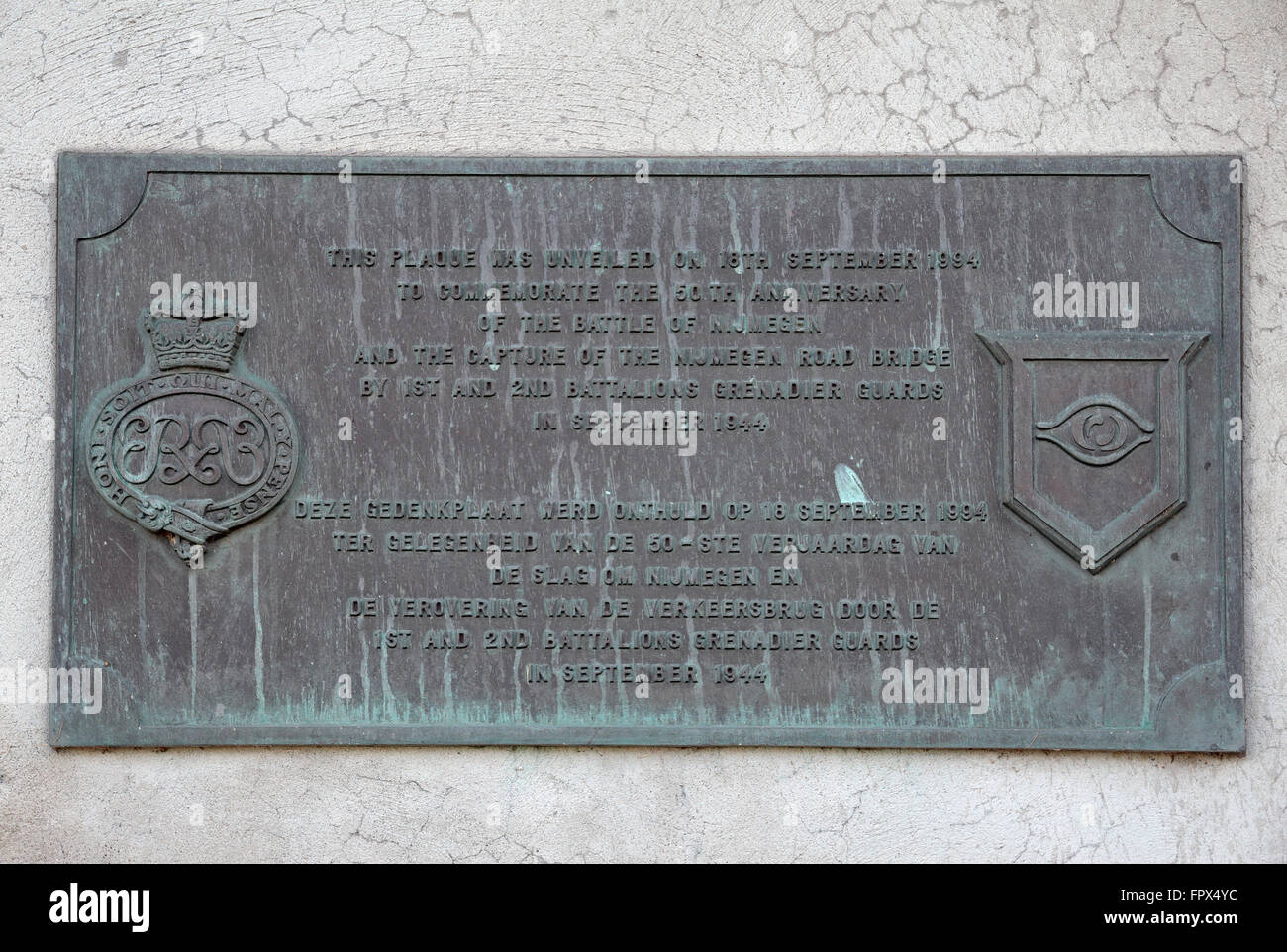 Plaque commémorative sur le pont de la route de Nimègue capturés lors de l'opération Market Garden en septembre 1944, Nijmegen, Pays-Bas. Banque D'Images