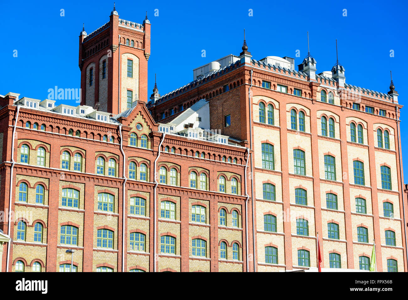 Kalmar, Suède - Mars 17, 2016 : Le bâtiment du musée du comté de Kalmar avec ciel bleu en arrière-plan. Construit en 1932 et le musée sin Banque D'Images
