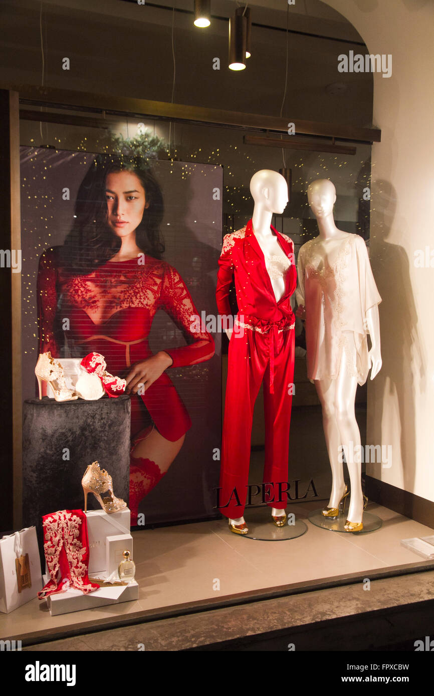 Sous-vêtements de la marque de lingerie La Perla store de fenêtre à Rome  Italie, magasins de mode de luxe made in Italy Photo Stock - Alamy