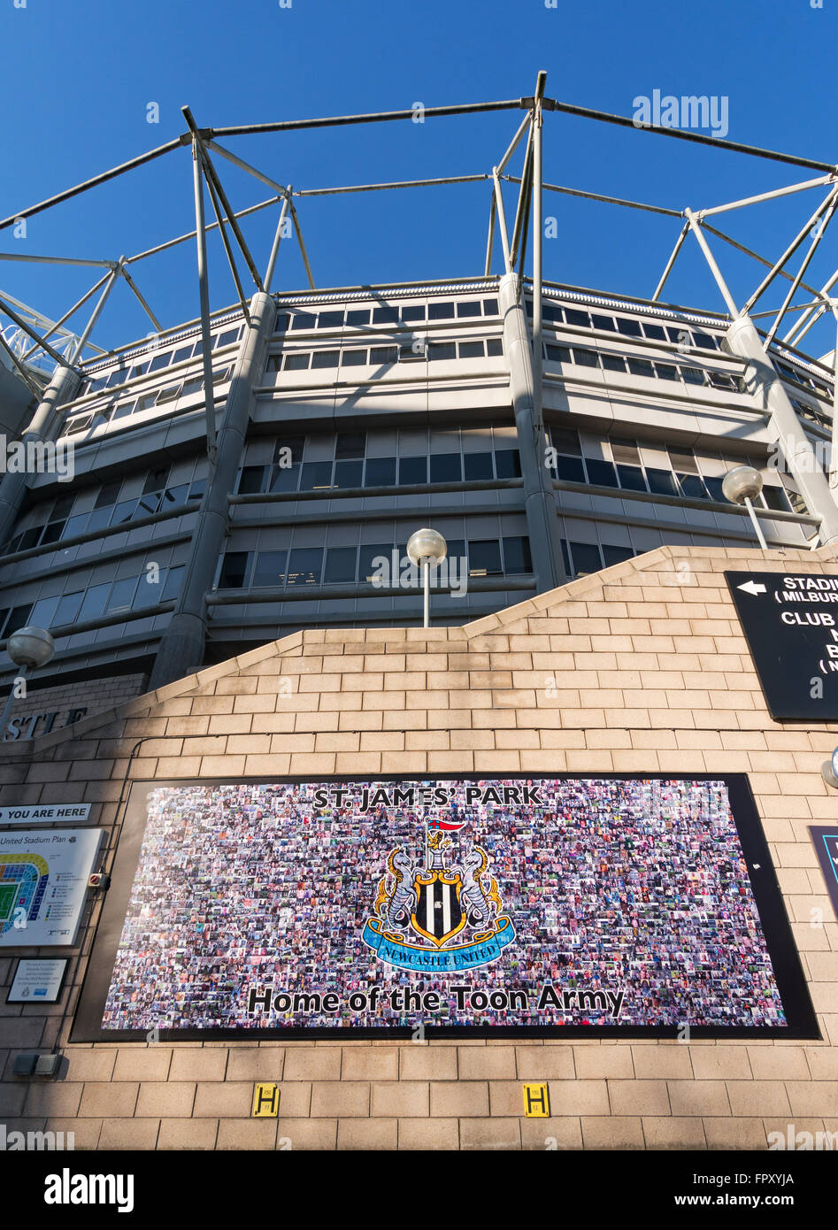 Peinture murale sur le mur de St James' Park, domicile du Newcastle United Football Club, North East England, UK Banque D'Images