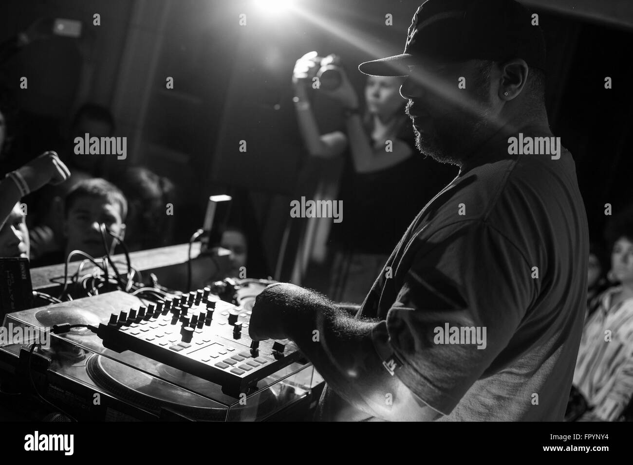 Moscou - 19 décembre, 2015 : Concert du célèbre producteur hip hop de Detroit, États-Unis d'Erik Stephens appelé Apollo Brown Banque D'Images
