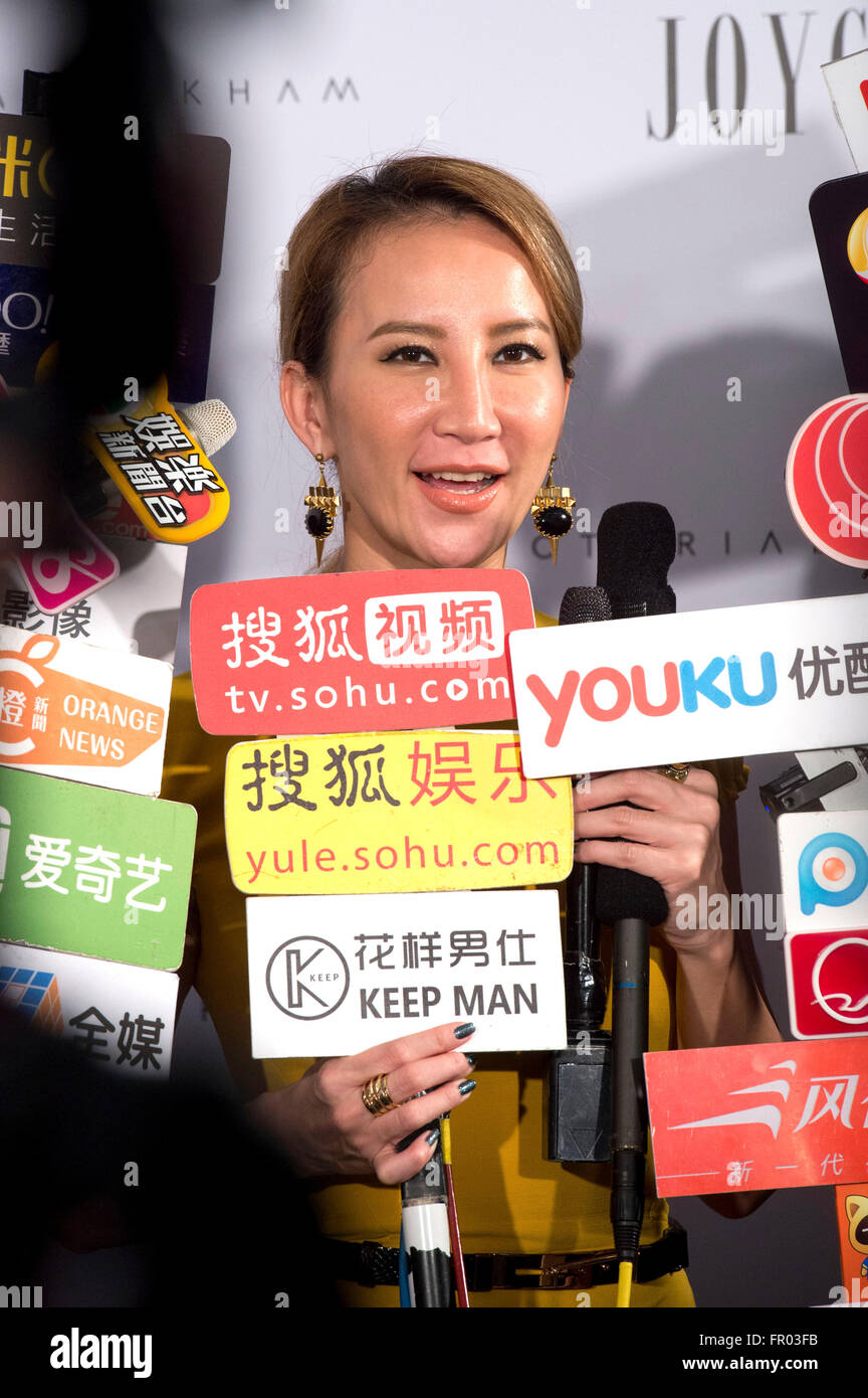 Pop star Coco Lee.En dépit de venir à Hong Kong pour ouvrir un nouveau magasin, Victoria Beckham a choisi de ne pas participer à un photocall. Media ont de nouveau déçu lors d'un dîner organisé pour célébrer l'ouverture. Le dîner à 2 étoiles au guide Michelin, le restaurant cantonais Duddell's dans le Centre, a accueilli le dîner intime à vos amis. Hong Kong le 18 mars 2016 Banque D'Images