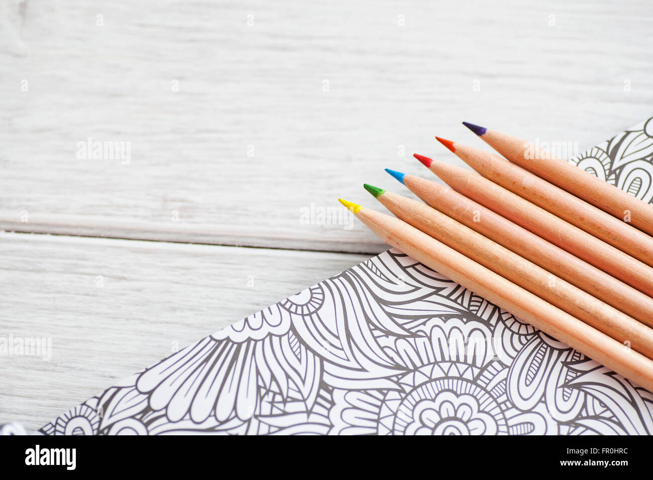 Coloriage Crayon De Couleur A Imprimer www.alamyimages.fr