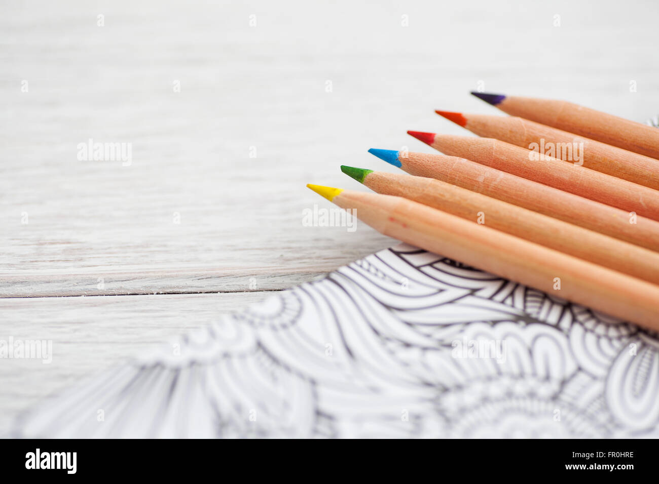 Coloriage Crayon De Couleur A Imprimer www.alamyimages.fr