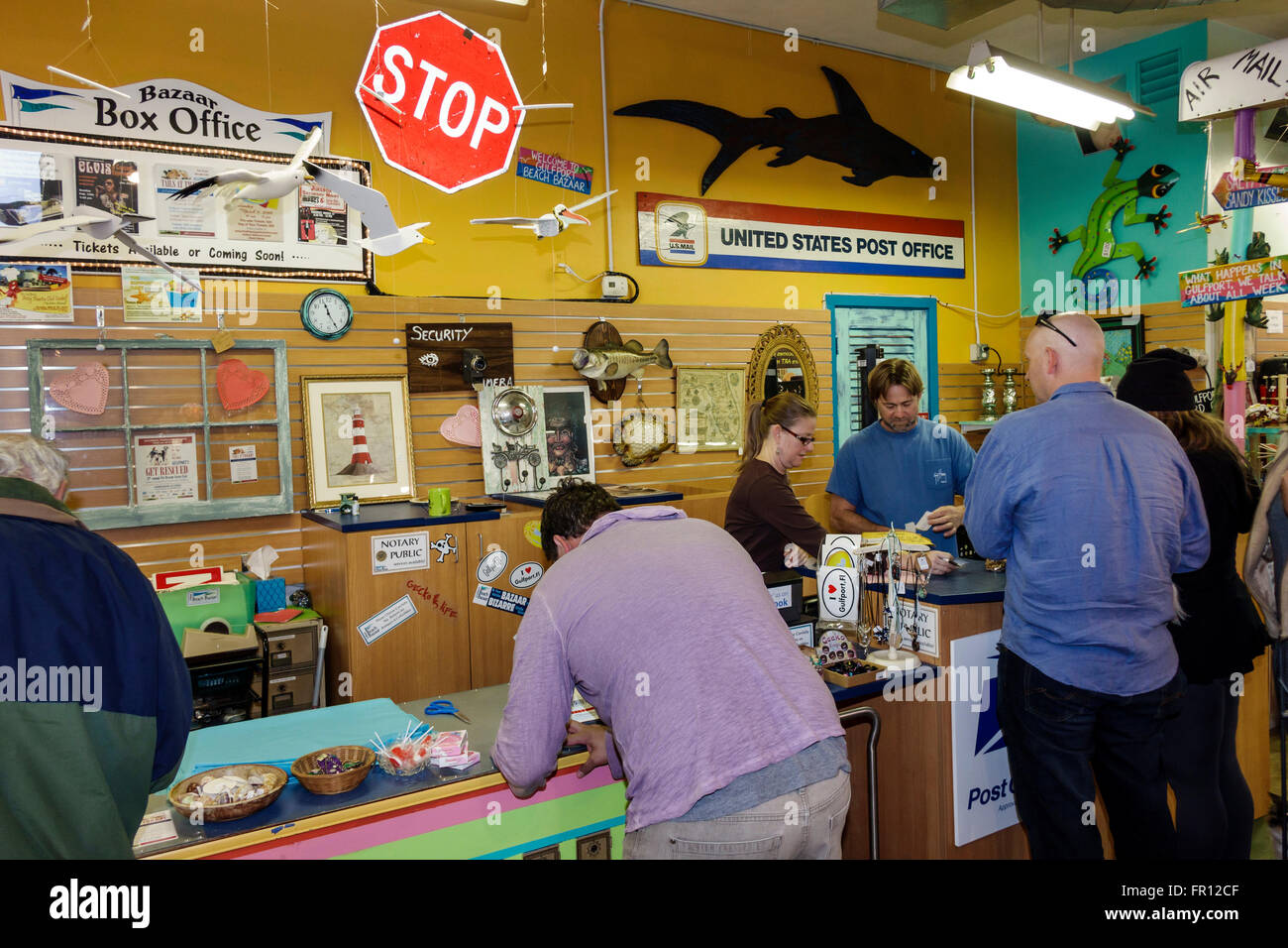 Floride, sud, Floride, St. Saint Pete Petersburg Beach, Gulfport, Beach Boulevard South, Beach Bazaar, bureau de poste, comptoir, intérieur intérieur, Voyage trave Banque D'Images