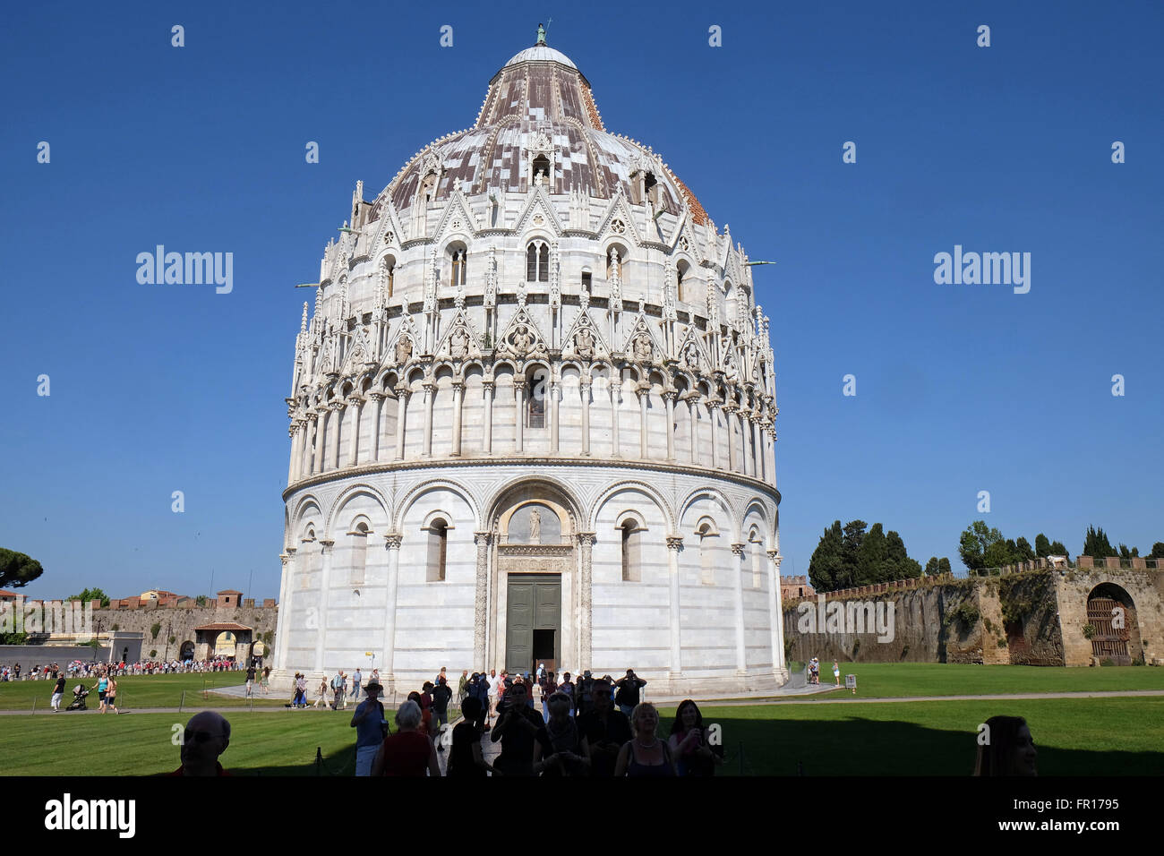 Baptistère de Saint-Jean, la cathédrale Sainte Marie de l'hypothèse de la Piazza dei Miracoli de Pise, Italie Banque D'Images