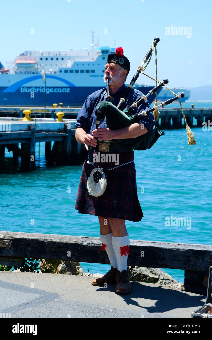 Joueur de cornemuse, le port de Wellington, Nouvelle-Zélande Banque D'Images