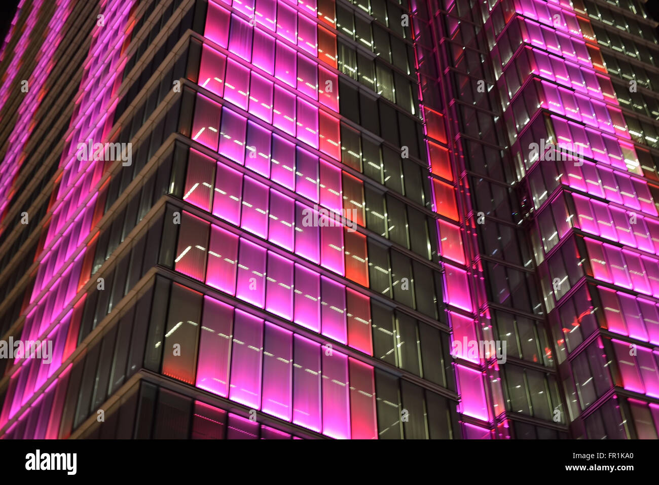 Place Charles Rogier au centre de la ville illuminée en soirée lors de fêtes de Noël le 4 décembre 2015 à Bruxelles, Belgi Banque D'Images