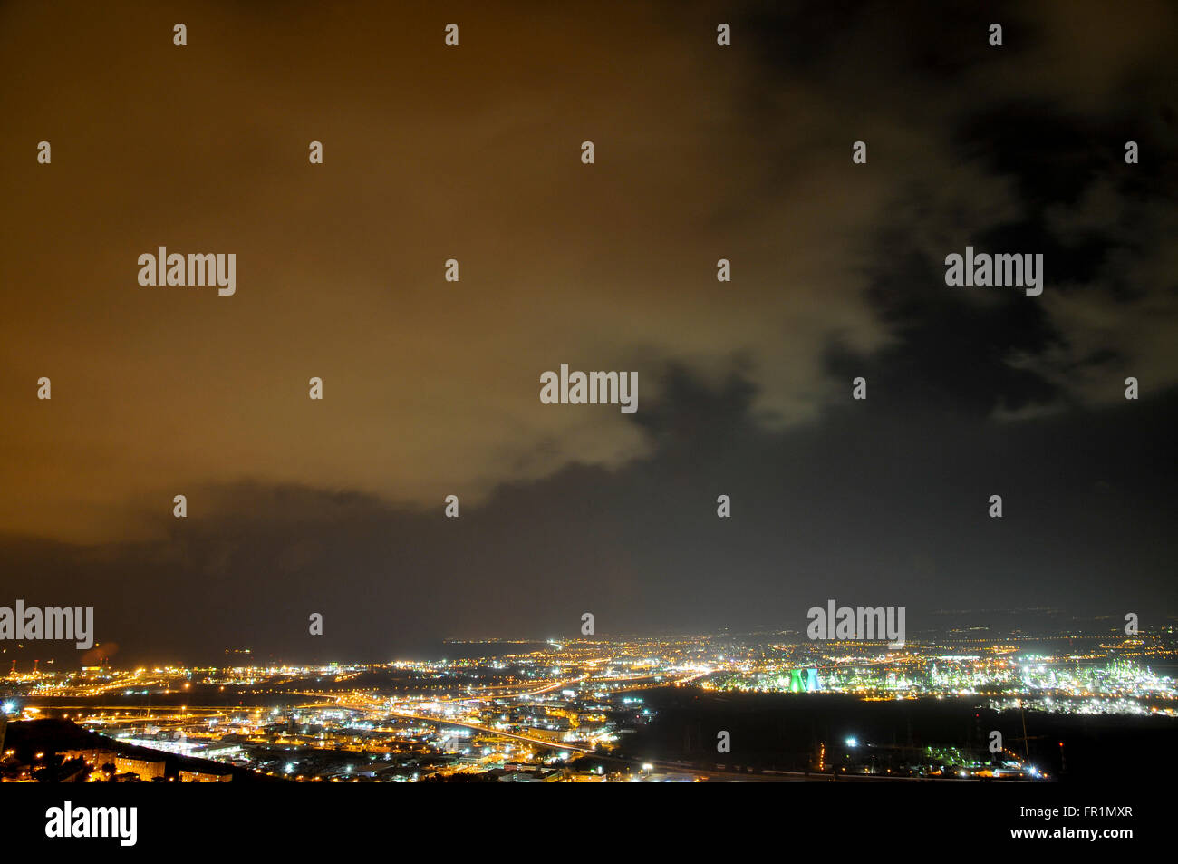 Nuit à la baie de Haïfa, Israël Banque D'Images