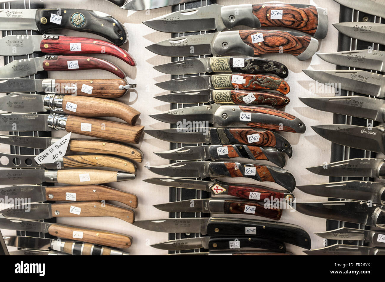 Affichage couteaux shop à Tolède, Espagne. Banque D'Images
