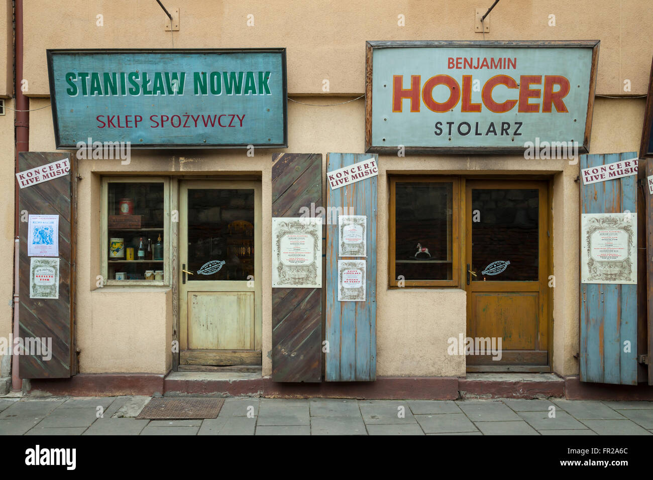 Kazimierz, le quartier juif historique de Cracovie, Pologne. Restaurant à l'air vieux stylisé shop fronts. Banque D'Images