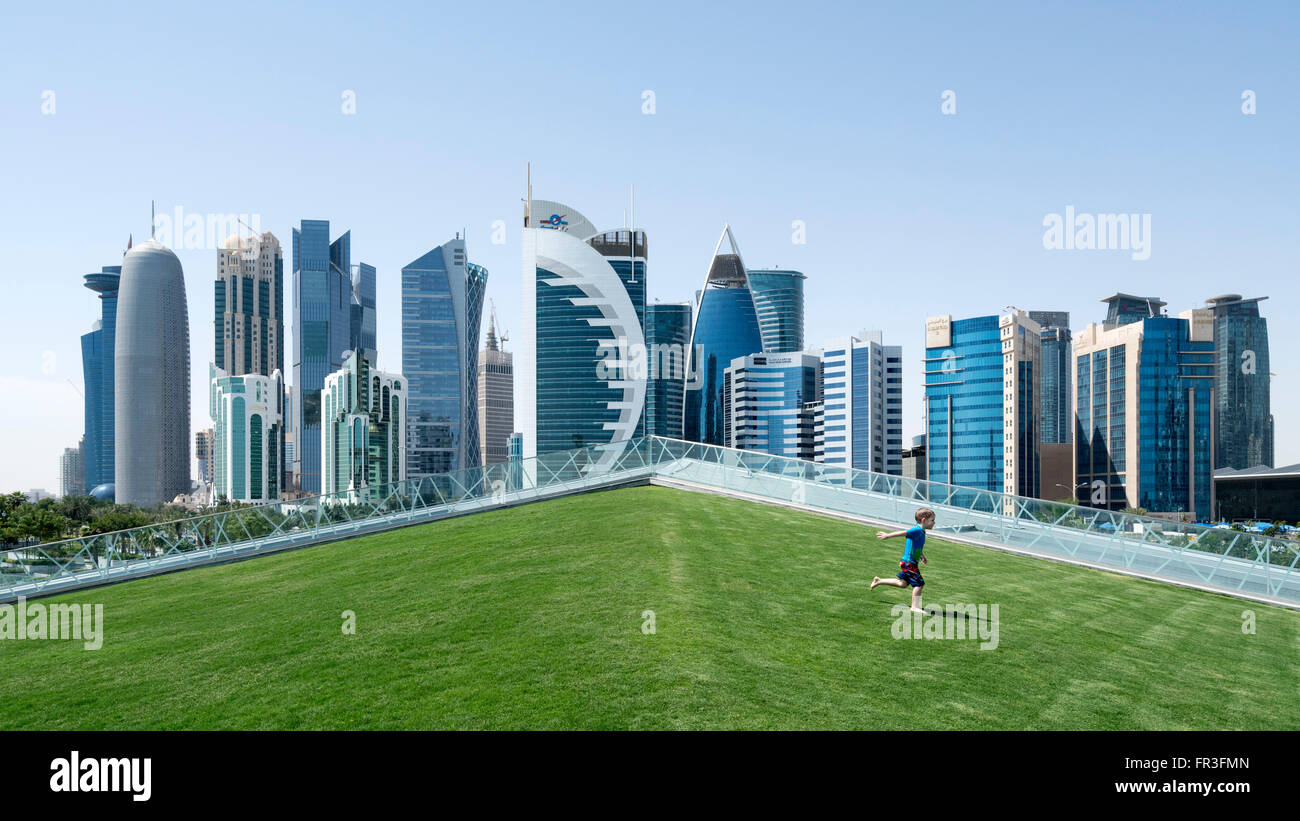 Vue sur les tours de bureaux modernes à West Bay, quartier financier et d'affaires à Doha Qatar Banque D'Images