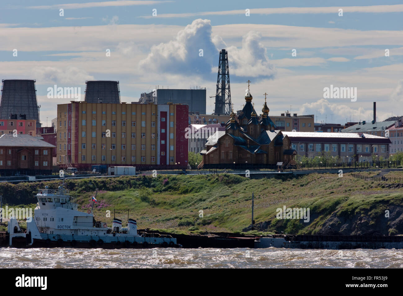 Power Plant et l'Eglise orthodoxe, l'Anadyr, de l'Armée de terre française Banque D'Images