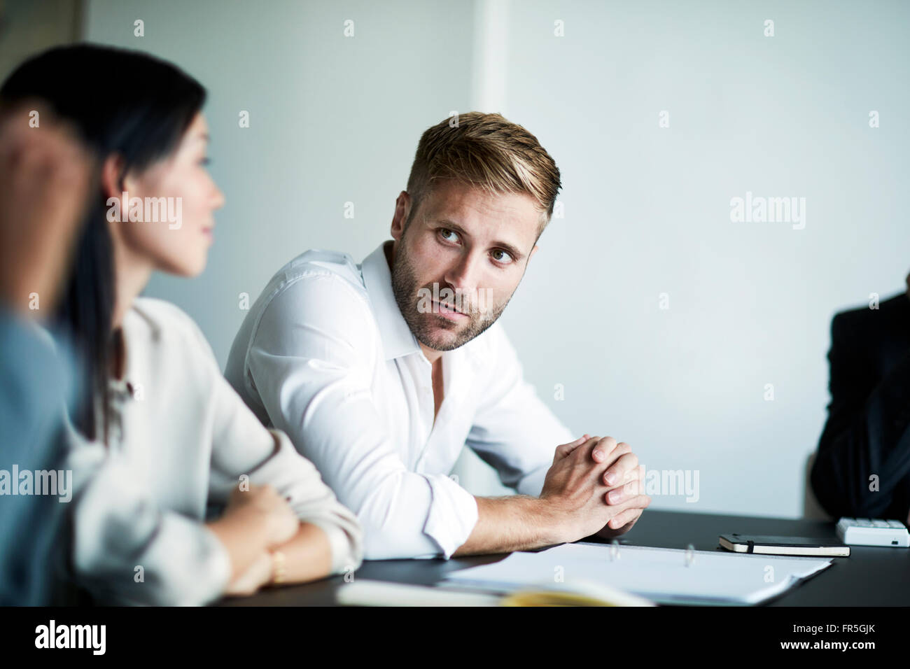 Businessman talking in meeting Banque D'Images