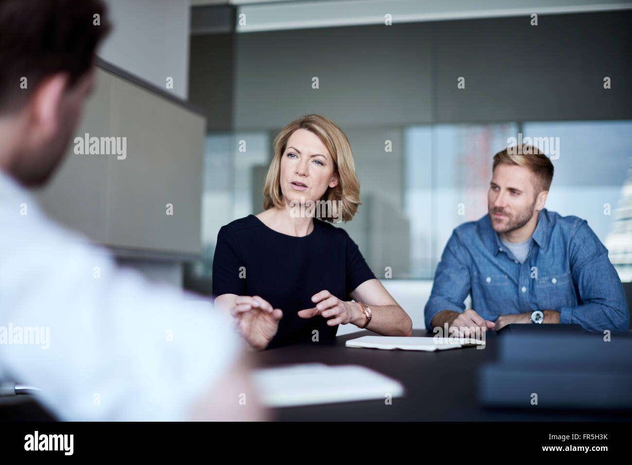 Businesswoman talking in meeting Banque D'Images