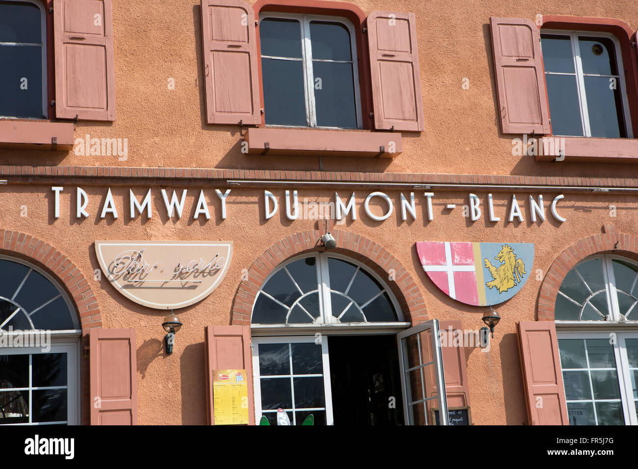 Tramway du Mont Blanc cafe et de la gare, St Gervais les Bains, dans les Alpes françaises. Banque D'Images