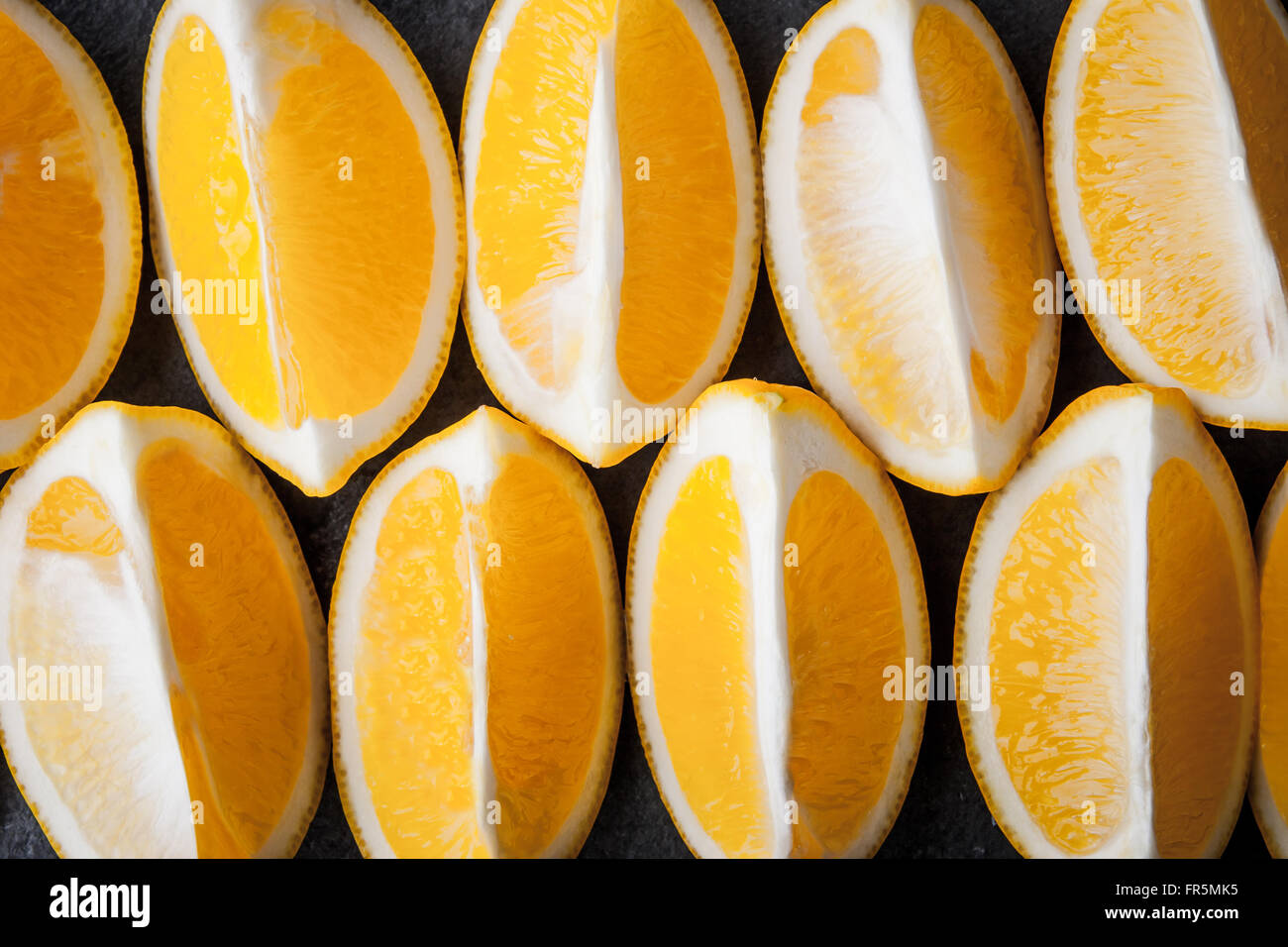 Arrangement des tranches de citron jaune l'horizontale Banque D'Images