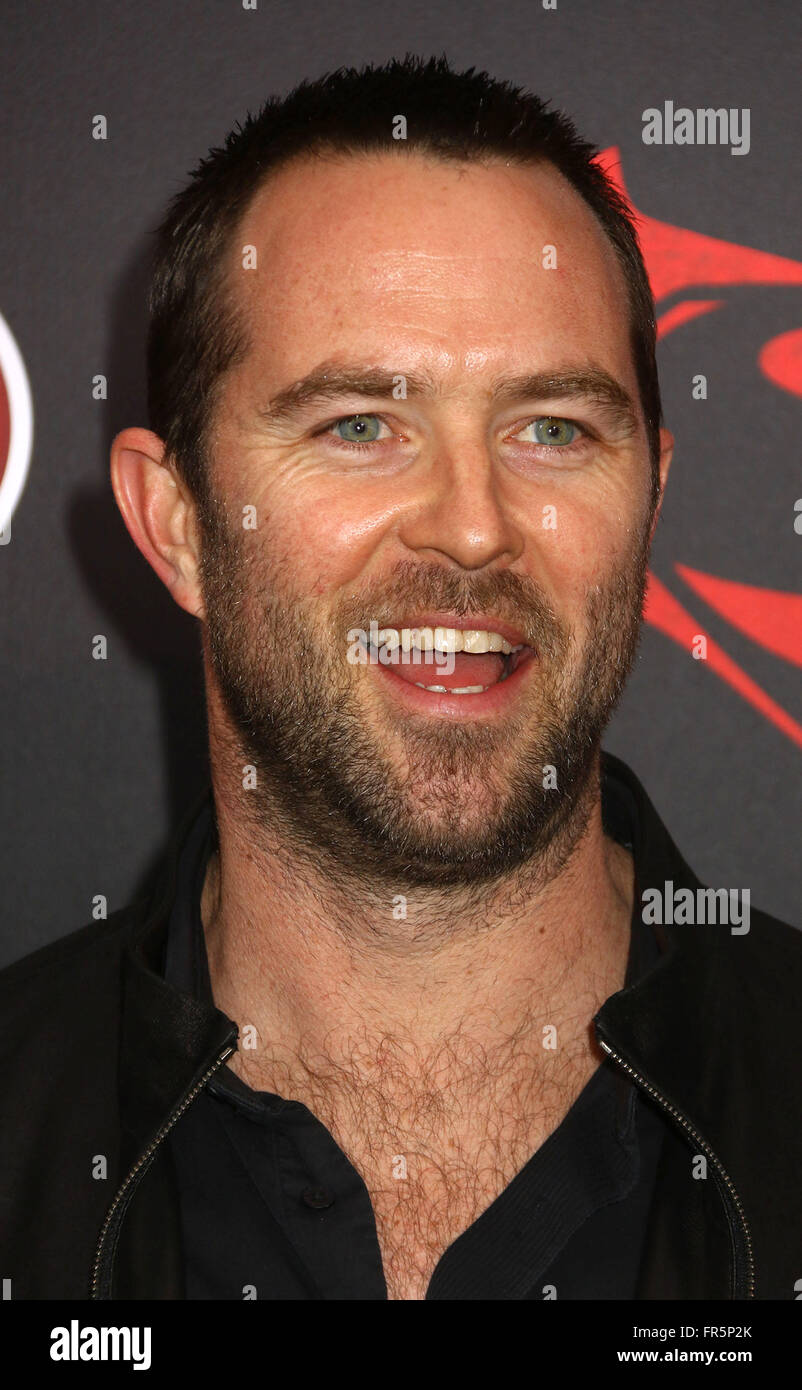 Sullivan stapleton freundin