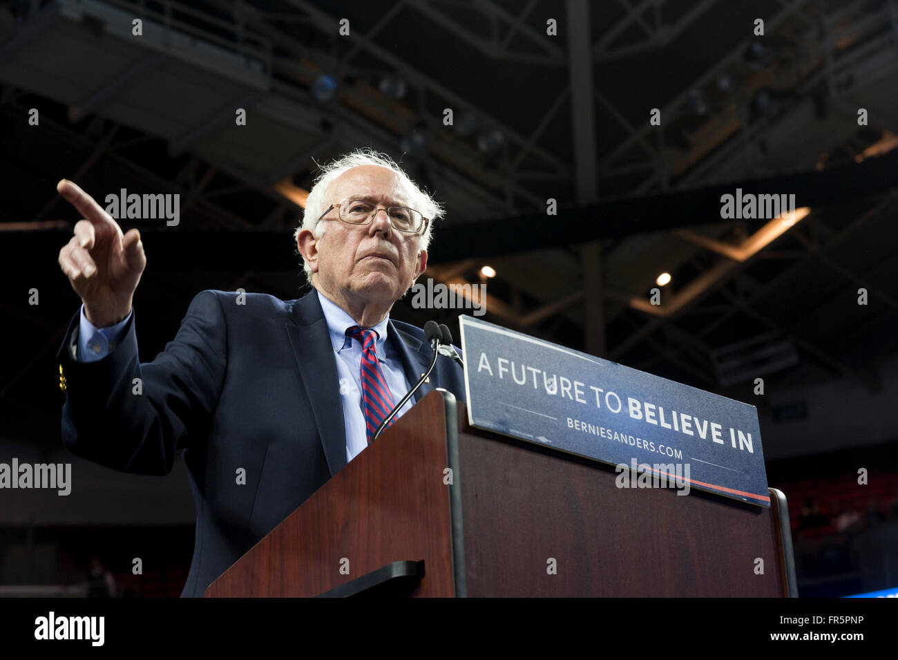 Seattle, Washington : un futur de croire en rallye avec le sénateur Bernie Sanders à Key Arena de Seattle. Bernie Sanders est le United States junior le sénateur du Vermont. Il est candidat à l'investiture démocrate à la présidence des États-Unis dans l'élection de 2016. Crédit : Paul Gordon/Alamy Live News Banque D'Images