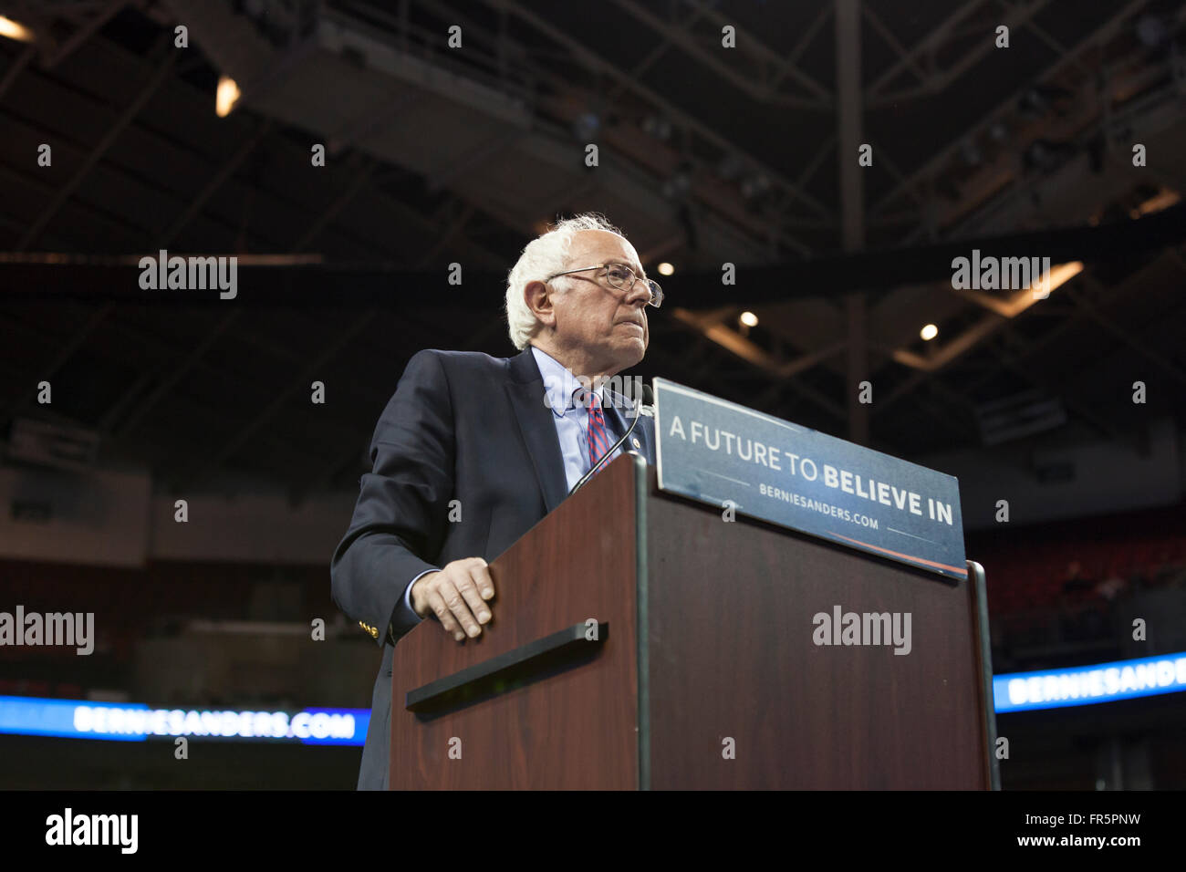 Seattle, Washington : un futur de croire en rallye avec le sénateur Bernie Sanders à Key Arena de Seattle. Bernie Sanders est le United States junior le sénateur du Vermont. Il est candidat à l'investiture démocrate à la présidence des États-Unis dans l'élection de 2016. Crédit : Paul Gordon/Alamy Live News Banque D'Images