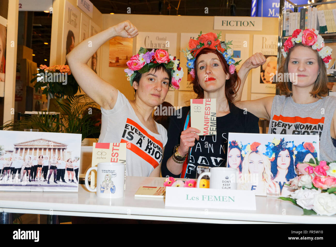 Paris, France. Le 20 mars 2016. Les Femen en dédicace à la foire du livre à Paris, France. Credit : Bernard Menigault/Alamy Live News. Banque D'Images